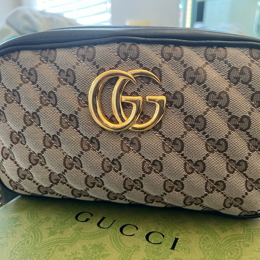 Gucci GG MARMONT SMALL SHOULDER BAG (brown and black)